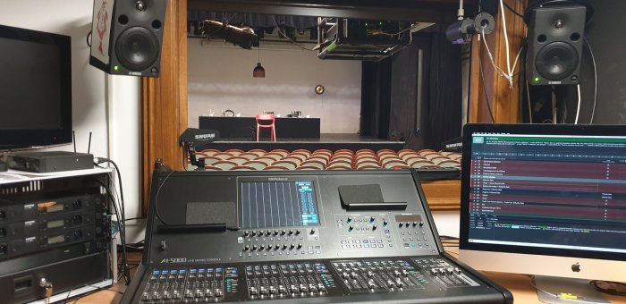 Videoprojetor BARCO v divadle ASTORKA Korzo