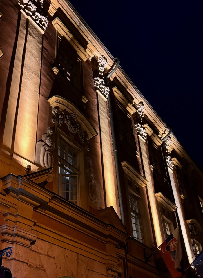 Architektonické fasádne osvetlenie budovy STM v Košiciach