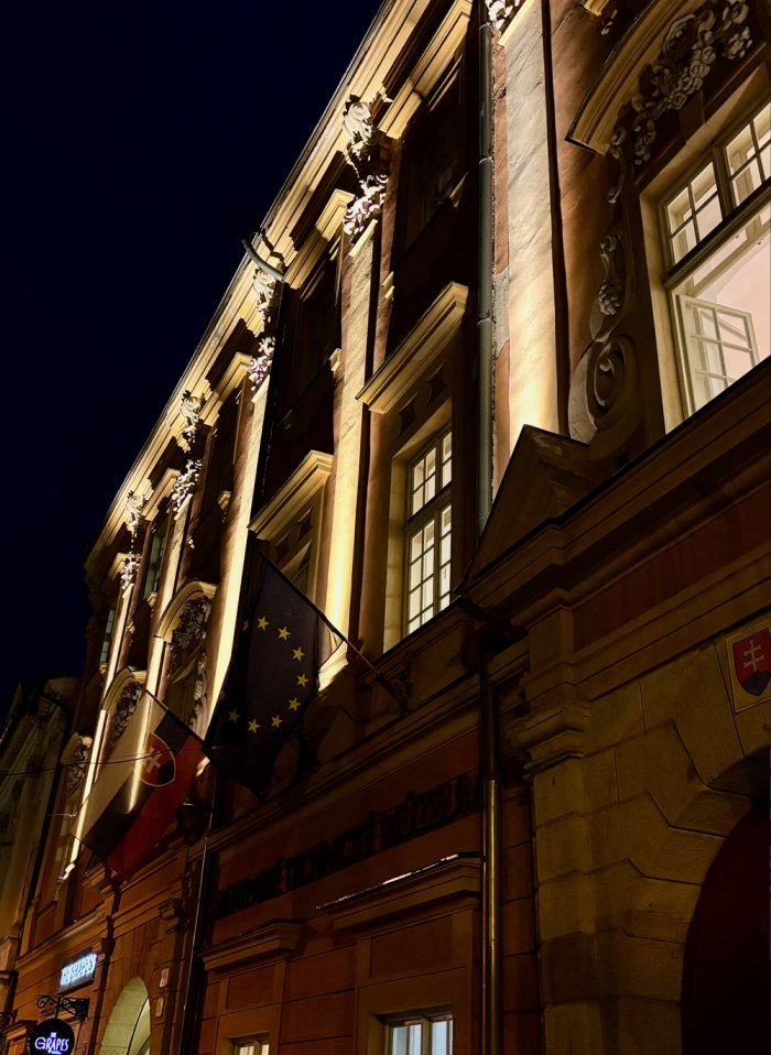 Architektonické fasádne osvetlenie budovy STM v Košiciach
