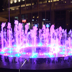 Osvetlenie fontány hotela Carlton